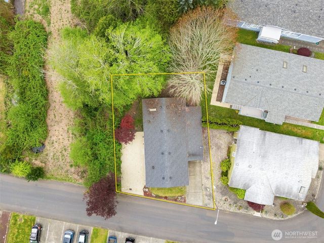 900 NE Saturn Lane, Bremerton, WA 98311