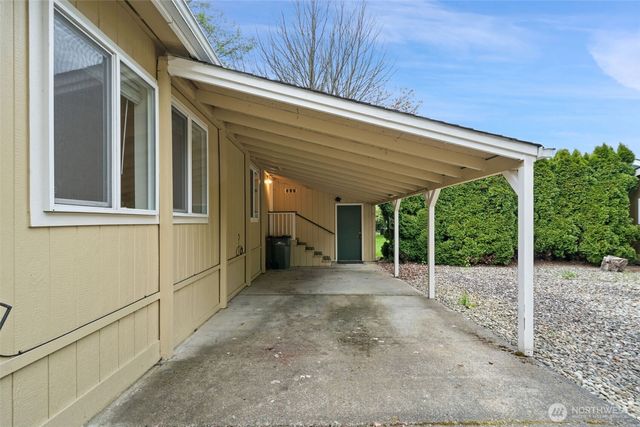 900 NE Saturn Lane, Bremerton, WA 98311