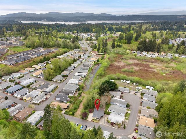 900 NE Saturn Lane, Bremerton, WA 98311