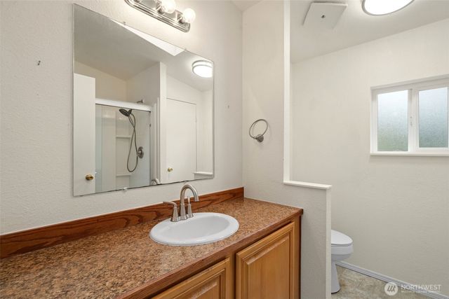900 NE Saturn Lane, Bremerton, WA 98311