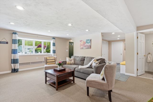 9 Brady Rd Ext, Westborough, MA 01581