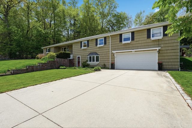 9 Brady Rd Ext, Westborough, MA 01581