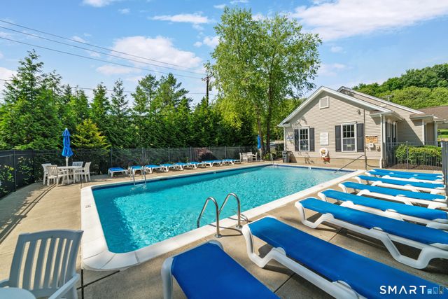 805 Sienna Drive 805, Danbury, CT 06810
