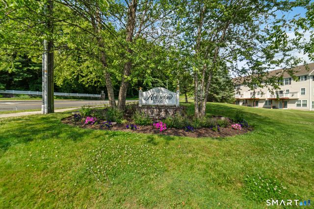 805 Sienna Drive 805, Danbury, CT 06810