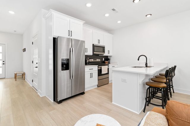 725 Hornbuckle Rd Unit B2, Clarksville, TN 37043