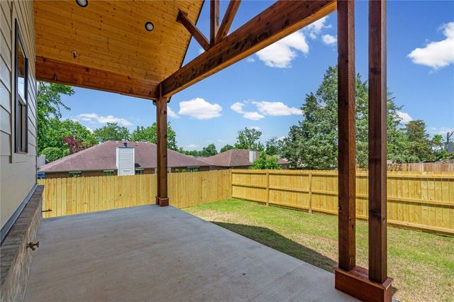 2333 W Seminole Drive, Rogers, AR 72758