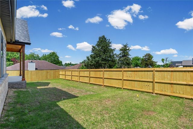 2333 W Seminole Drive, Rogers, AR 72758