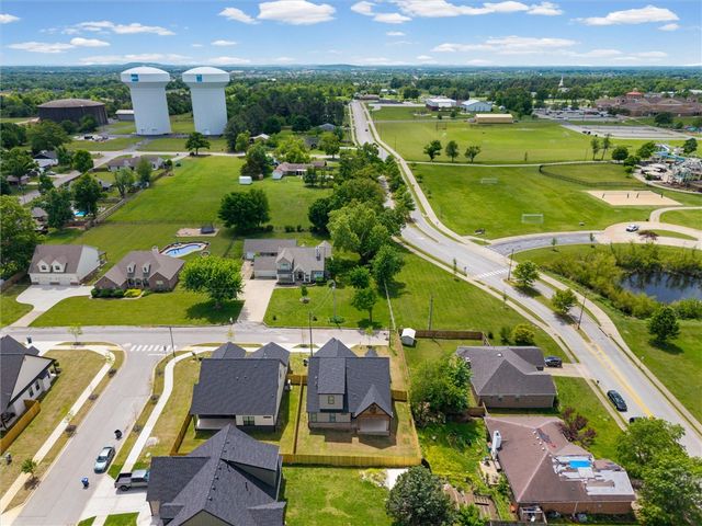 2333 W Seminole Drive, Rogers, AR 72758