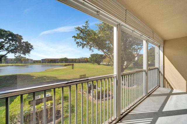 300 SW 134th Way 204E, Pembroke Pines, FL 33027