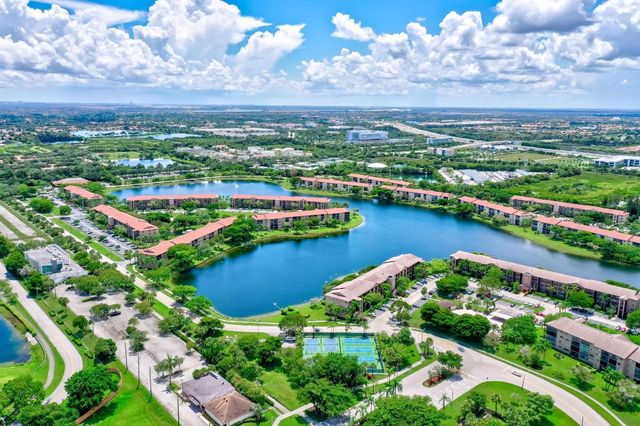 300 SW 134th Way 204E, Pembroke Pines, FL 33027