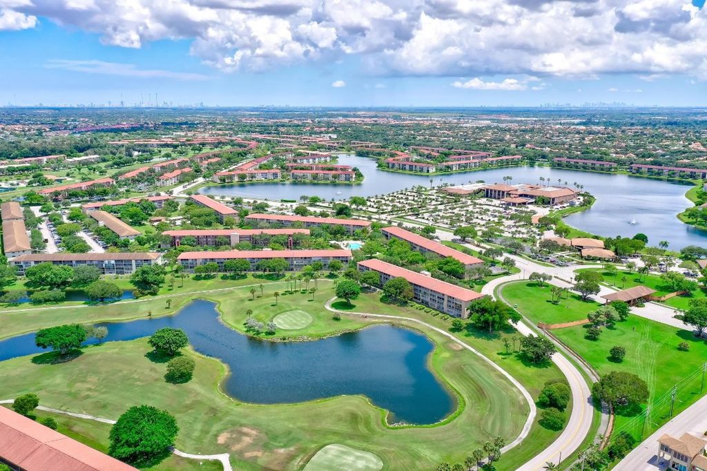 300 SW 134th Way 204E, Pembroke Pines, FL 33027