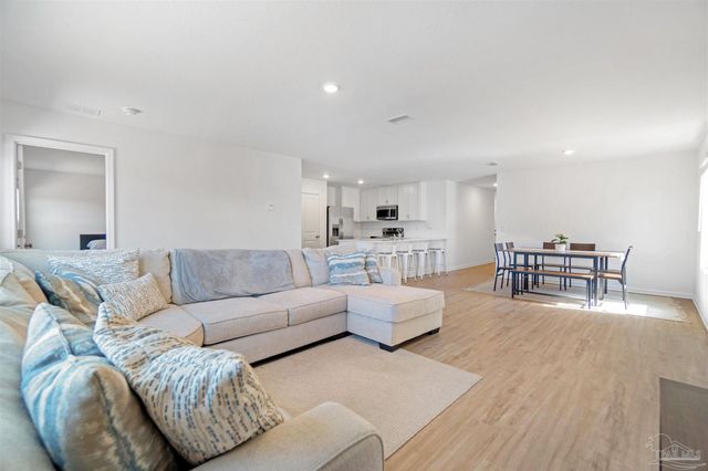 4635 Carlstrom Ln, Pensacola, FL 32507