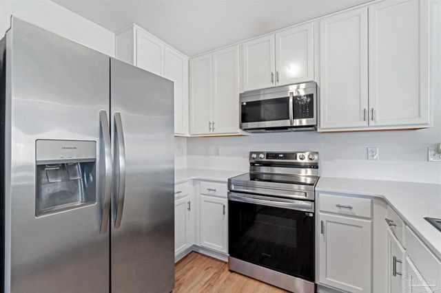 4635 Carlstrom Ln, Pensacola, FL 32507