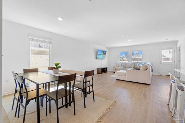 4635 Carlstrom Ln, Pensacola, FL 32507