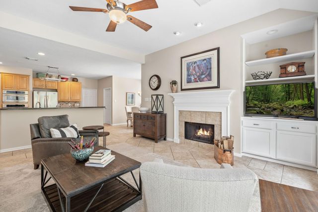 2 Harmony Arbor Court, The Woodlands, TX 77382