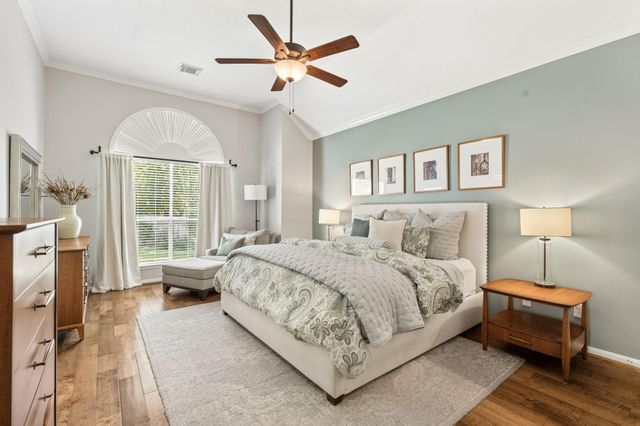2 Harmony Arbor Court, The Woodlands, TX 77382