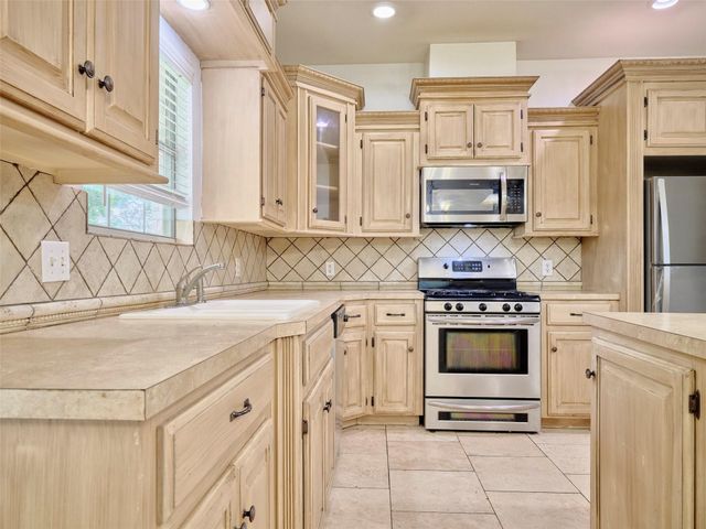 2605 N Abell Street, Wharton, TX 77488