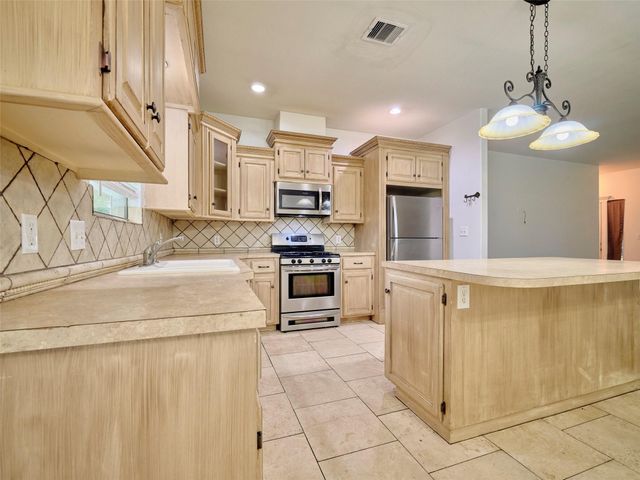 2605 N Abell Street, Wharton, TX 77488