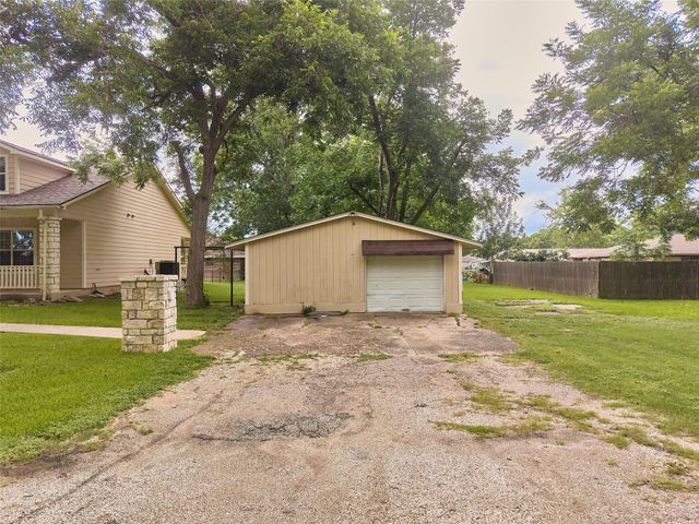 2605 N Abell Street, Wharton, TX 77488