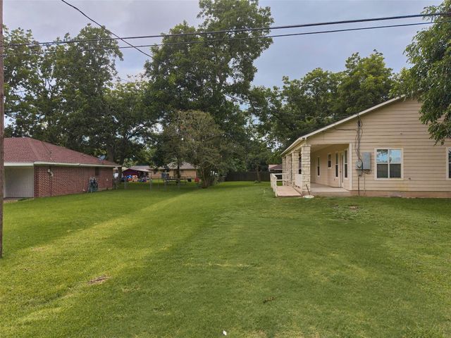 2605 N Abell Street, Wharton, TX 77488