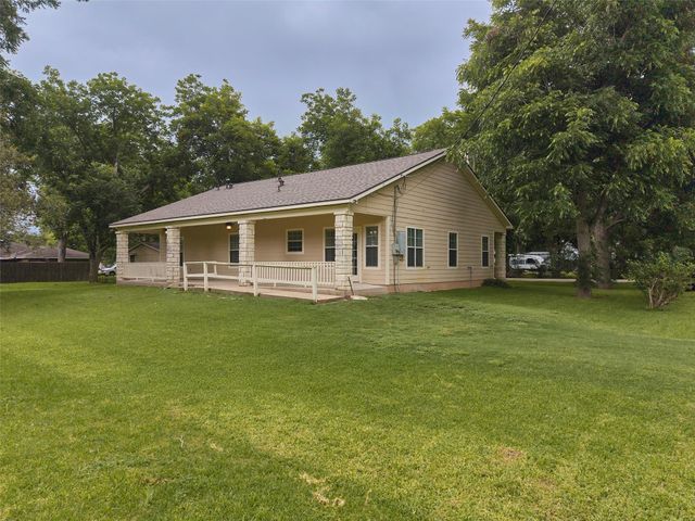 2605 N Abell Street, Wharton, TX 77488