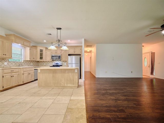 2605 N Abell Street, Wharton, TX 77488