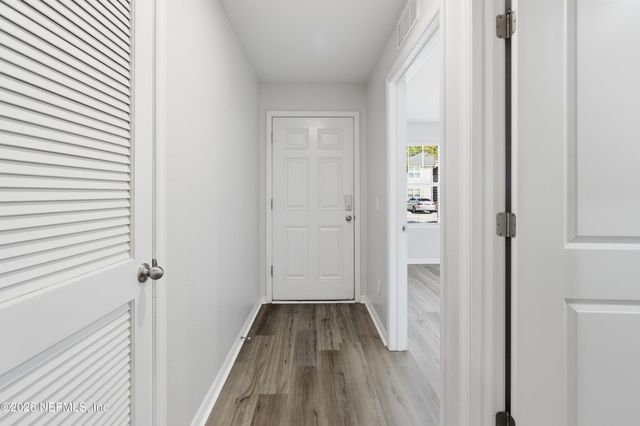 7638 MAILES Court 101,102,201,202, Jacksonville, FL 32210