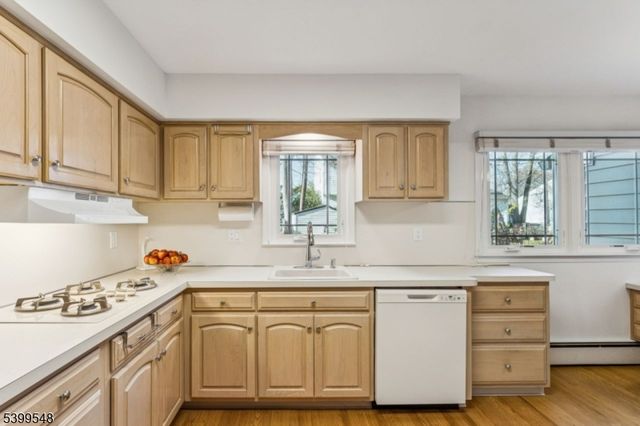 8 Periwinkle Pl, Woodbridge Twp., NJ 07067