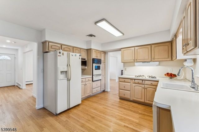 8 Periwinkle Pl, Woodbridge Twp., NJ 07067