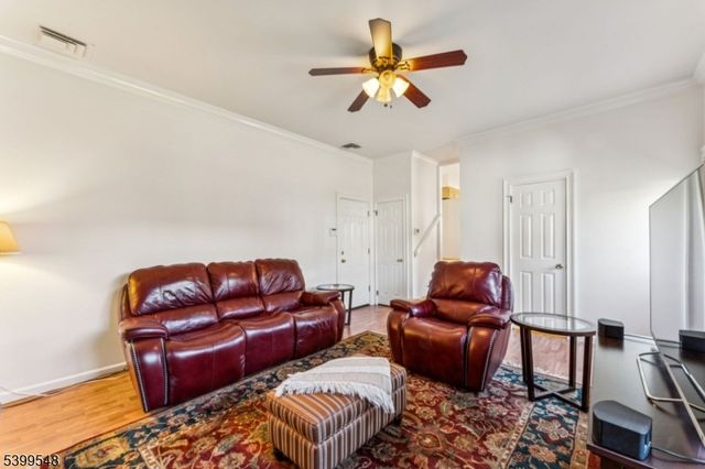 8 Periwinkle Pl, Woodbridge Twp., NJ 07067