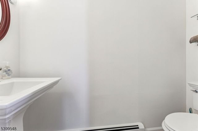 8 Periwinkle Pl, Woodbridge Twp., NJ 07067