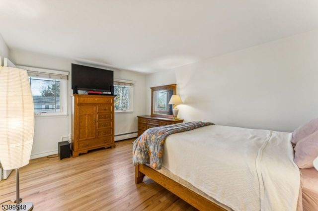 8 Periwinkle Pl, Woodbridge Twp., NJ 07067