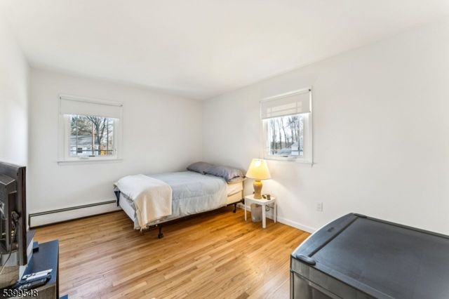 8 Periwinkle Pl, Woodbridge Twp., NJ 07067