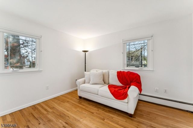 8 Periwinkle Pl, Woodbridge Twp., NJ 07067