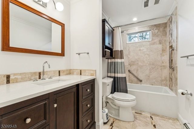 8 Periwinkle Pl, Woodbridge Twp., NJ 07067