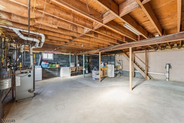 8 Periwinkle Pl, Woodbridge Twp., NJ 07067