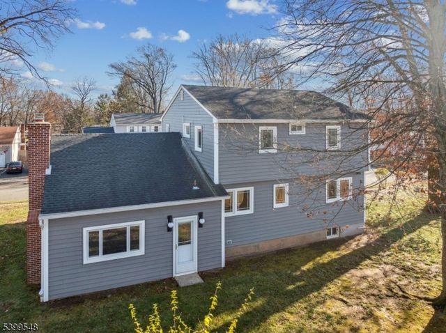 8 Periwinkle Pl, Woodbridge Twp., NJ 07067