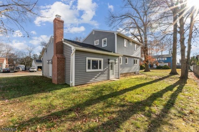 8 Periwinkle Pl, Woodbridge Twp., NJ 07067