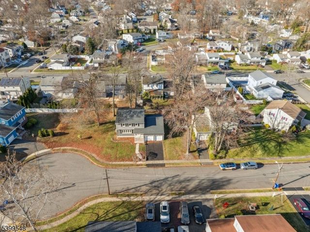 8 Periwinkle Pl, Woodbridge Twp., NJ 07067