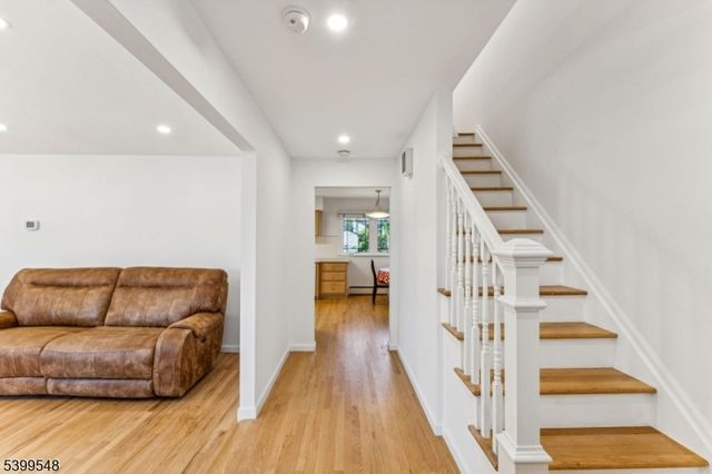 8 Periwinkle Pl, Woodbridge Twp., NJ 07067