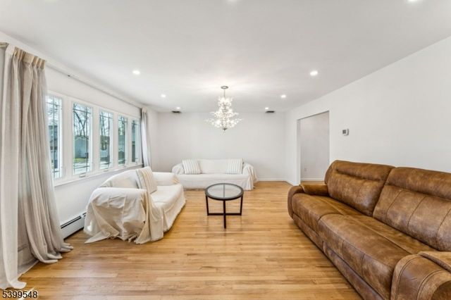 8 Periwinkle Pl, Woodbridge Twp., NJ 07067