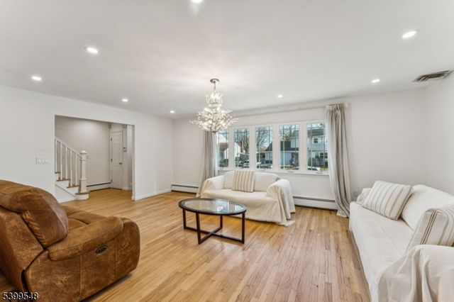 8 Periwinkle Pl, Woodbridge Twp., NJ 07067