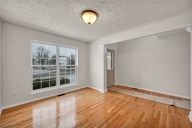 9642 Sunray Drive, Olmsted Twp, OH 44138