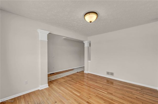 9642 Sunray Drive, Olmsted Twp, OH 44138