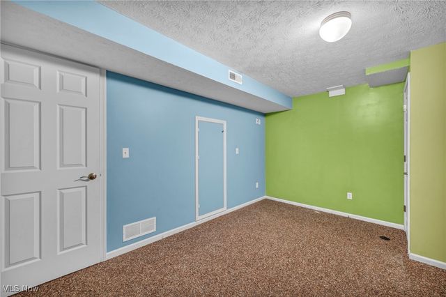 9642 Sunray Drive, Olmsted Twp, OH 44138