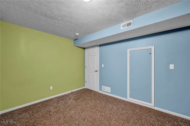 9642 Sunray Drive, Olmsted Twp, OH 44138