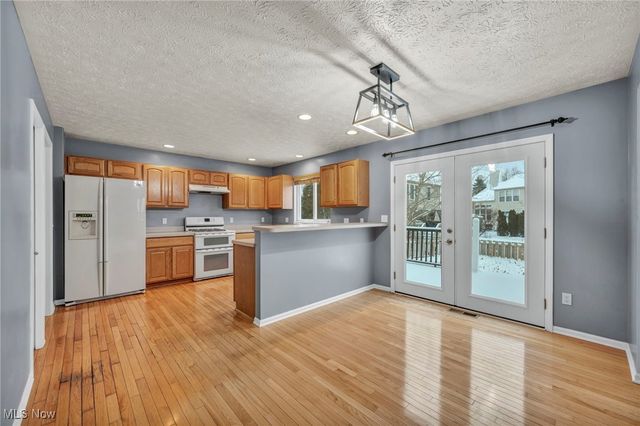 9642 Sunray Drive, Olmsted Twp, OH 44138