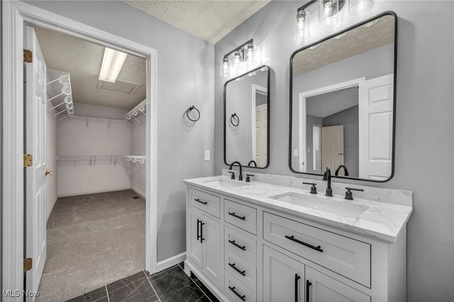 9642 Sunray Drive, Olmsted Twp, OH 44138