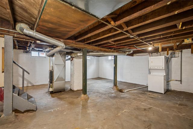 2057 Maple Street, Des Moines, IA 50317