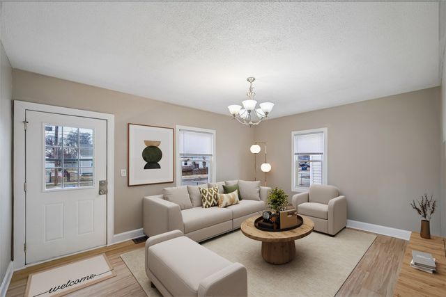 2057 Maple Street, Des Moines, IA 50317